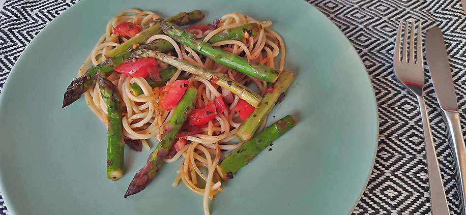 Grüner Spargel mit Spaghetti